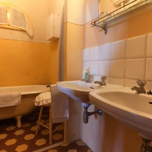 Il bagno privato della camera